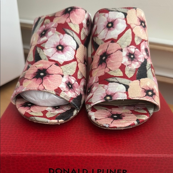 Donald Pliner Floral Pink Women's Mules - Picture 4 of 7